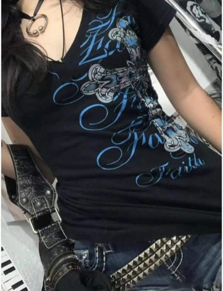Grunge Shirts Emo Clothes Teen Girls Vintage Graphic Tee Y2k 2000s Goth Top Women Mcbling Short Sleeve Streetwear